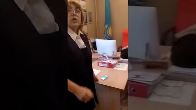 ЭТО САДИСТ УЧИТЕЛЬ, ЕЁ НУЖНО УВОЛИТЬ И К ДЕТЕЙ НЕ УЧИЛА. смотреть онлайн