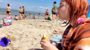 Ейск, на всех обиделась и ушла одна на пляж