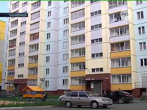 Мужчина поймал девочку, выпавшую из окна