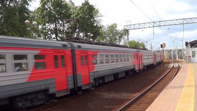 Электропоезда ЭД4М-0071 и ЭД4М-0046, платформа Фрезер