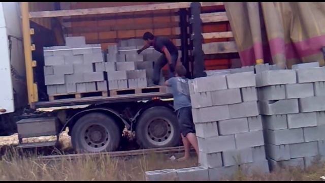 Выгрузка шлакоблока 20м3