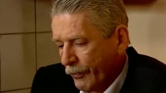 Бывший вор в законе входит в хату