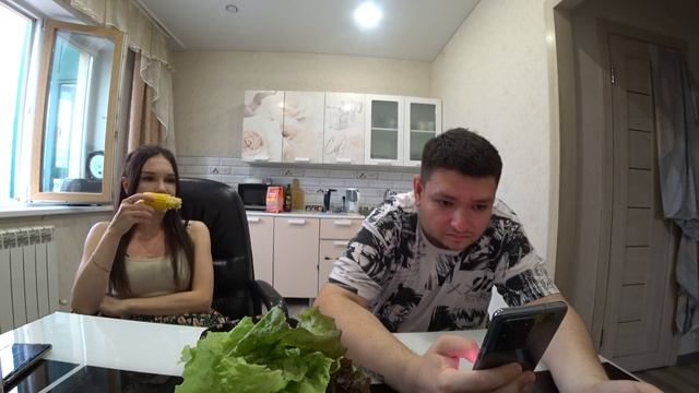 УЖИН СЕМЬИ ГИТЕЛЬМАНОВ ВАРЁНАЯ КУКУРУЗА НЯМ-НЯМ! ЛЕГЕНДАРНЫЕ СТРИМЕРЫ ХАКАСИИ! смотреть онлайн
