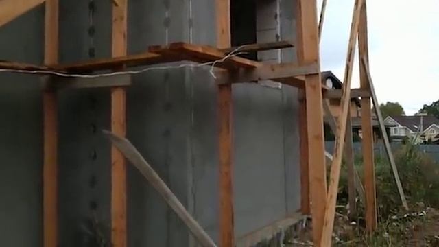 Почему в каждом посёлке на фасадах делают одинаковую халтуру? Куда смотрят будущие владельцы домов? смотреть онлайн