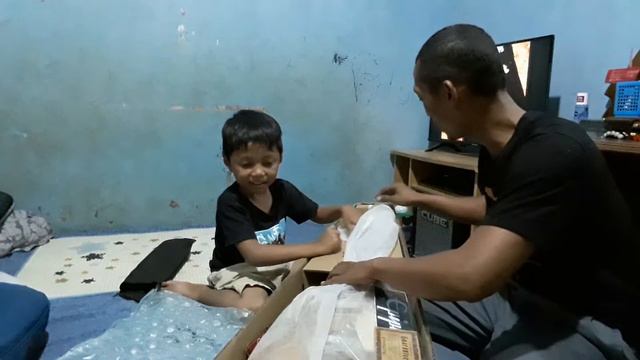 Unboxing EPIPHONE LESPAUL classic honey sunburst смотреть онлайн