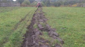 Вспашка огорода трактором.