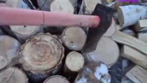 СУПЕР БЫСТРАЯ И УДОБНАЯ КОЛКА ДРОВ. СЫРАЯ БЕРЁЗА.