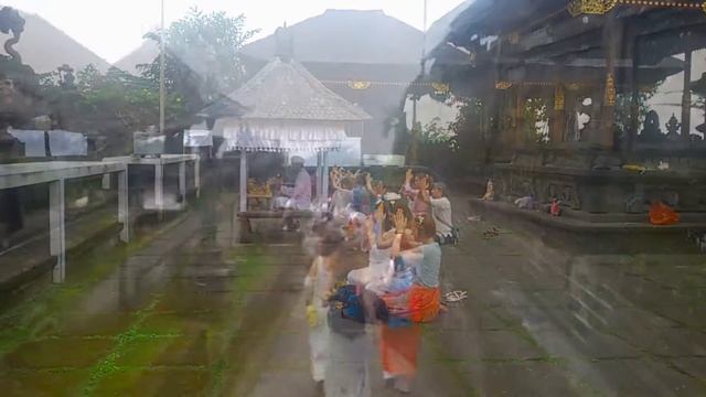 Храм Пура Бесаких смотреть онлайн