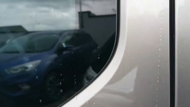 181 Renault Traffic Sport DCi 125PS Crew Cab Review смотреть онлайн