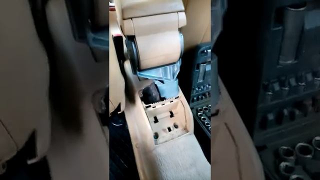 Замена тросика ручника Шкода Октавия тур а4 2001 г. в.(1) смотреть онлайн