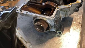 Замена сальника раздаточной коробки Mazda CX-7, ER, ER19, ER3P LN0227500J
