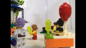 LEGO История игрушек | Баз Лайтер и Шериф Вуди катаются на карусели