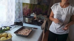 Праздничная линейка.Навожу порядок.Запекаю картошку.