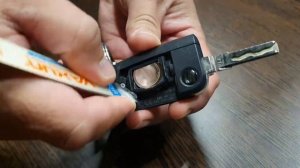 Как поменять батарейку CR 2025 в ключе Seat Leon