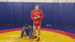 САМБО. РЫЧАГ ЛОКТЯ и УЗЕЛ ПЛЕЧА ногами, соперник на четвереньках. Sambi.st