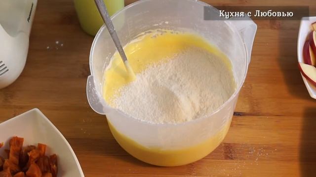 Сладкий витаминный пирог с ягодами и сметанкой. Вкус потрясающий. смотреть онлайн