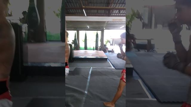 Тренировки Bekjona по Муайтай смотреть онлайн