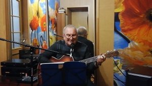 "С этой девчонкой знаком я давно"