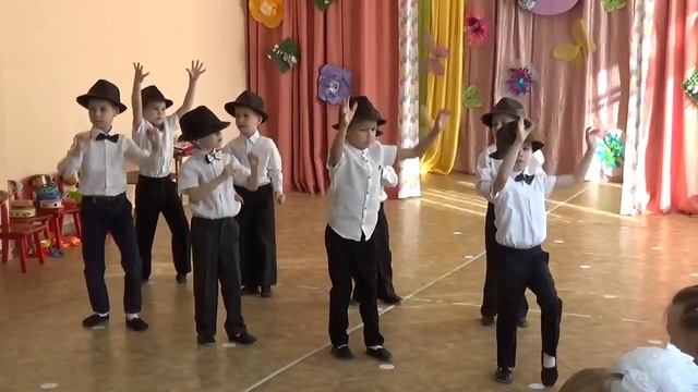 танец мальчиков старшая группа на 8 марта