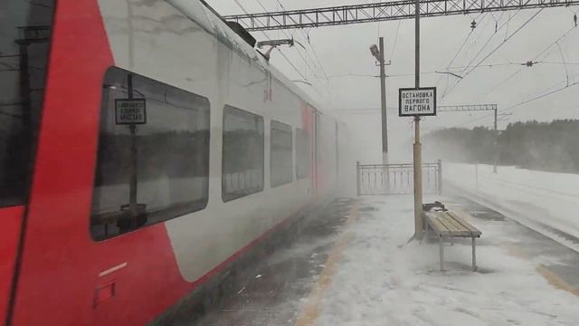 Ласточка С. Петербург - Мга проносится по ст. Пелла смотреть онлайн