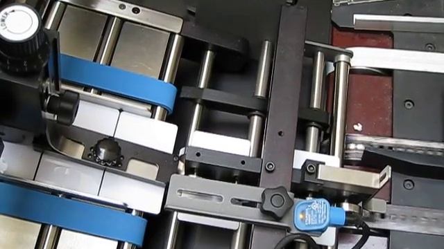 Подача пластиковых карт для дальнейшей маркировки и этикетировки смотреть онлайн