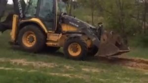 Работы трактора Volvo BL71B (часть 1)