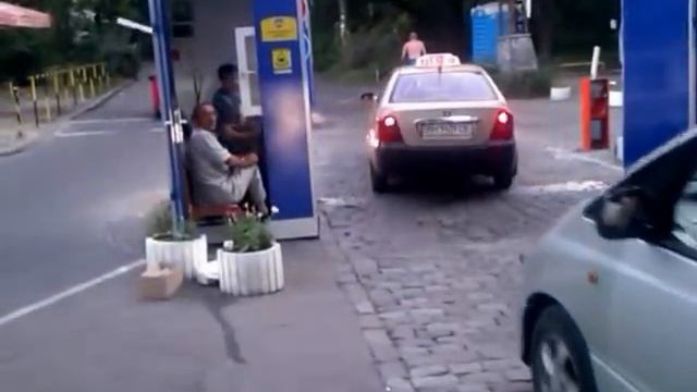 Починили шлагбаум, фармят бабло дальше. смотреть онлайн