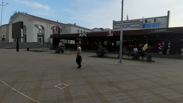 Театральная площадь в Анапе вечером 13 июня.