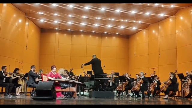 Гучжэн + симфонический оркестр. В современной китайской музыке есть место народным инструментам смотреть онлайн