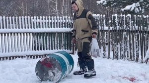 Петарда Кинг Конг и бочка.
