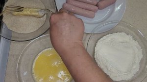 Сосиски в льезоне и сухарях.
