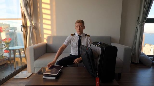 Что внутри чемодана пилота? смотреть онлайн