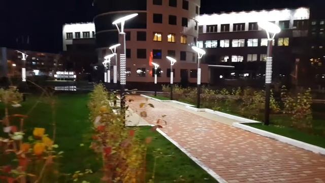 Усинск. Сквер со стелой «Пламя» и детской площадкой на главной площади Усинска смотреть онлайн