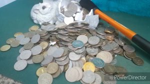 Открываем Разбиваем детскую Копилку С ГОДА КРОЛИКА Сколько денег в копилке?