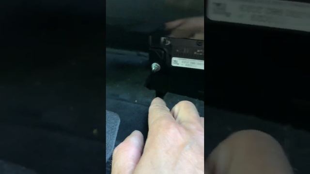 Mercedes V250 замена резервного АКБ смотреть онлайн