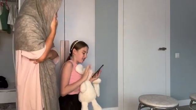 Снимали на @Zlataice телефон. Типы людей в самолёте?