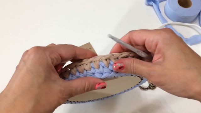 Корзина из трикотажной пряжи с деревянным дном | Круглая корзина крючком