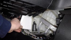 How to replace the pollen filter on the Fiat Grande Punto 2006 to 2015