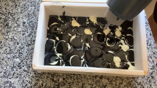 Мыло с нуля «Активированный уголь и глина». Холодный способ. Activated charcoal and clay soap. смотреть онлайн