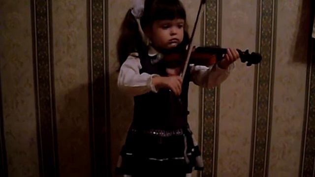Anna Wieleńska 2 years old violinist Pociag.AVI