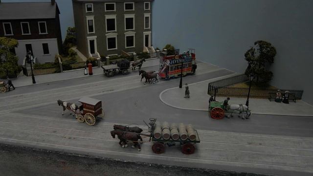 London Sightseeing - Big Bus Tour Visiting Tower Bridge and Buckingham Palace - Kensington Gardens смотреть онлайн