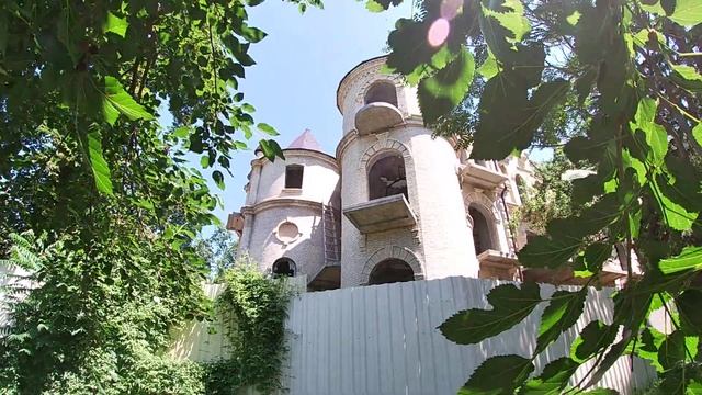 Пятигорск.Замок Эльзы.Настоящий дом с привидениями который можно увидеть,но куда лучше не заходить.
