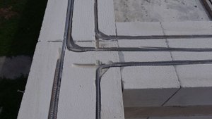 Штрабление и армирование кладки из газоблока