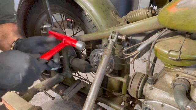 Old Motorcycle ￼RESTORATION (part1) Восстановление старого￼ ￼мотоцикла из 1953 М72￼