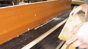 В паз и гребень.