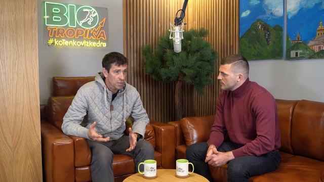 ЗАЧЕМ ЛЮБИТЕЛЯМ БЕГАТЬ МАРАФОН? Мнение рекордсмена про бег, марафон и ходьбу.