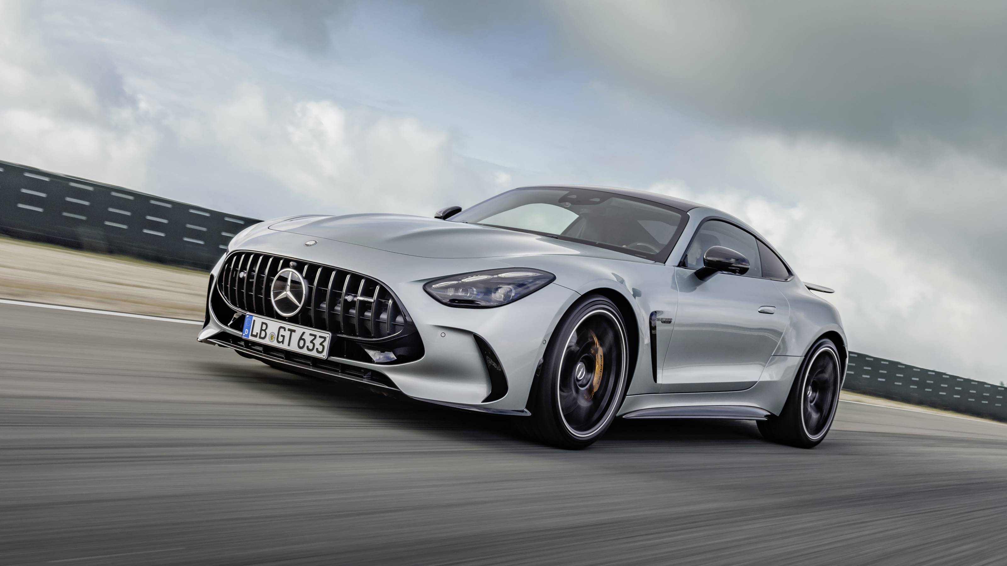 ОБЗОР: Mercedes-AMG GT 2024  быстрый, красивый, и улучшенный.