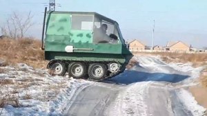 Вездеход на гусеницах с редуктором Акура, немножко прокатился!