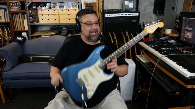 2004 Fender CIJ '65 Strat Reissue ST-65B in Aged Lake Placid Blue смотреть онлайн