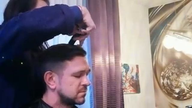 Стрижка. Как я стригу мужа за 10минут. Стрижка быстрая для мужчин мужиков Haare schneiden beim Mann смотреть онлайн